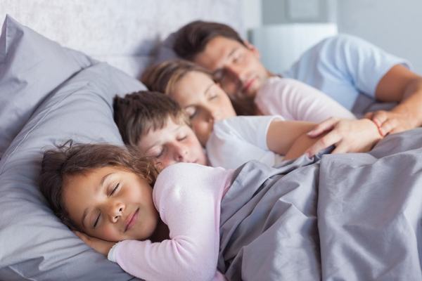 De ce dorm inca cu copiii mei, desi nu mai sunt bebelusi